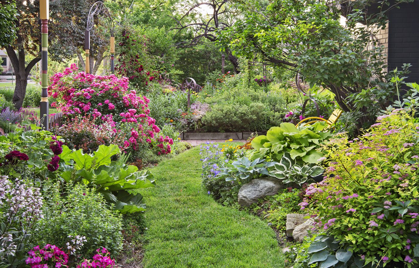 Comment avoir un jardin fleuri toute l’année ? Guide pratique